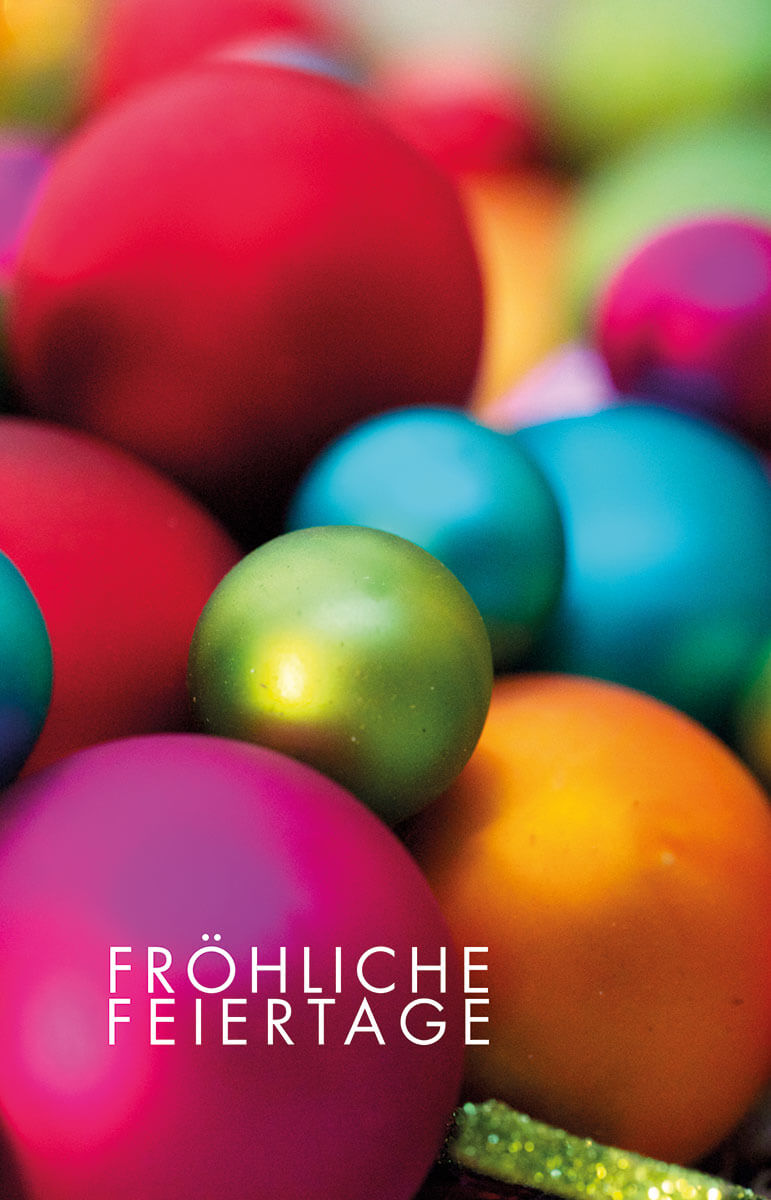 Farbenfrohe Weihnachtskarte mit Christbaumkugeln und Gruß "Fröhliche Feiertage"