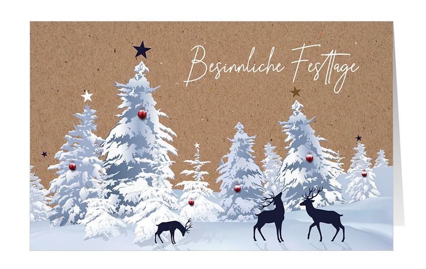 Märchenhafte Weihnachtskarte mit verschneitem Winterwald, Hirschen und "Besinnliche Festtage"