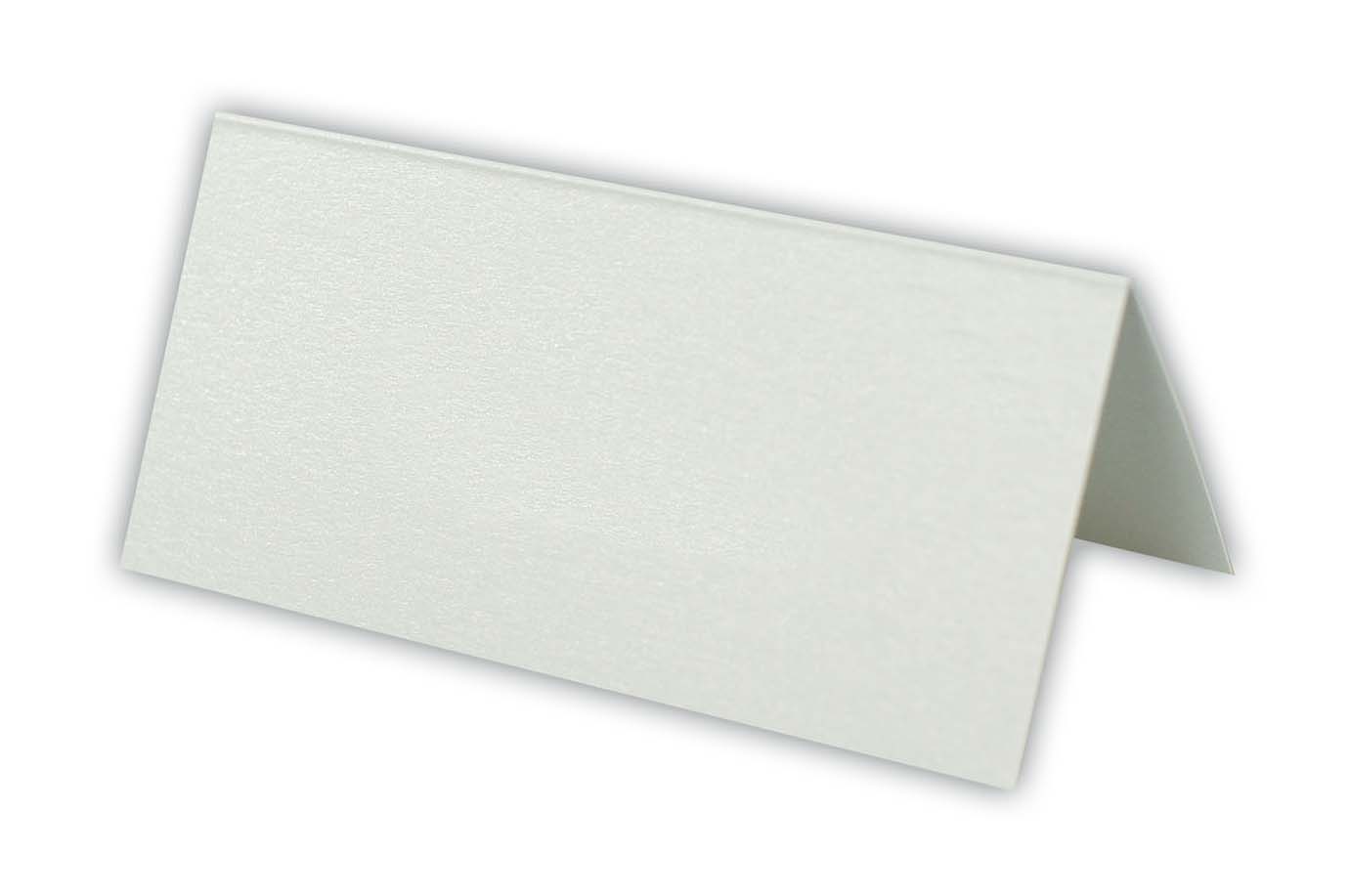 Platzkarte in weißmetallic, Blanko-Tischkarte für die Gästenamen bei der Hochzeits-Feier.