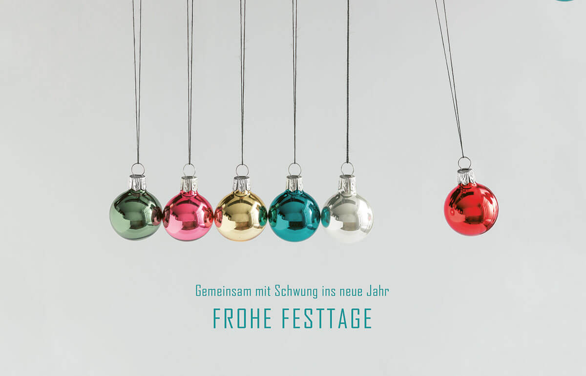 Firmenweihnachtskarte "Gemeinsam mit Schwung ins neue Jahr - Frohe Festtage" mit Kugeln