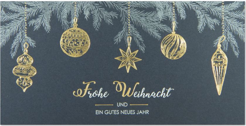 Dunkelblaue Weihnachtskarte mit hängenden Baumkugeln und Weihnachts- mit Neujahrsgruß