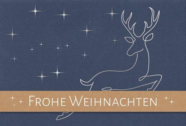 Dunkelblaue Weihnachtskarte mit naturbraunem Banderolenstreifen und springendem Hirsch