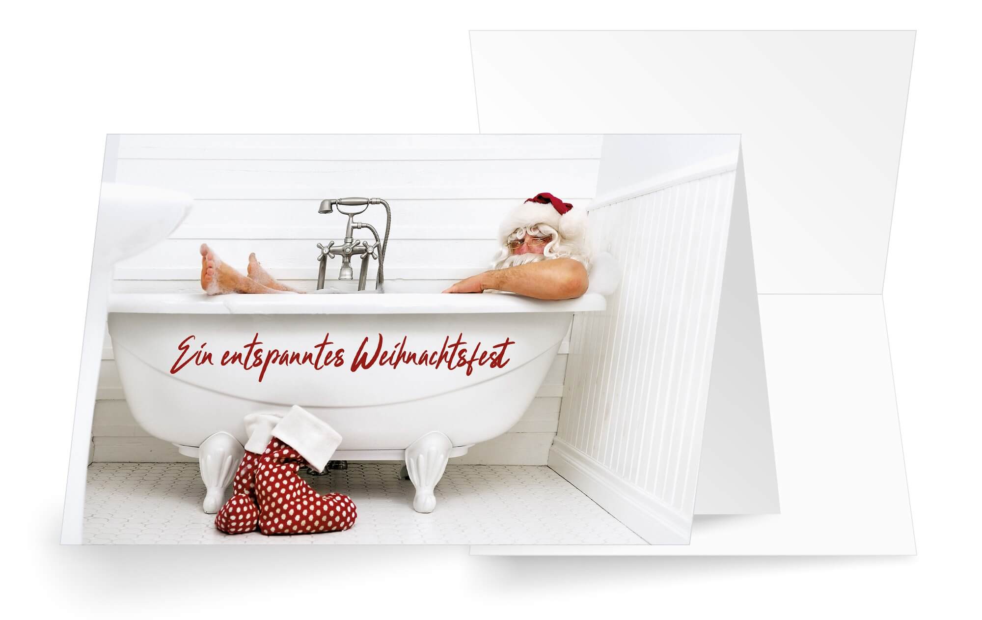 Witzige Weihnachtskarte mit dem Weihnachtsmann in der Badewanne mit